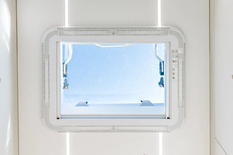 NomadicArk 700 x 500 Van and RV Skylight Roof Hatch with Blind and Bug Screen - Image 6